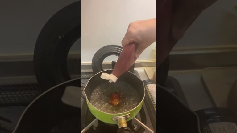 今回はロールキャベツのスープを作りました。毎日献立を考える方へ。簡単に作れますので今日の一品にどーぞ。本編も見てねー