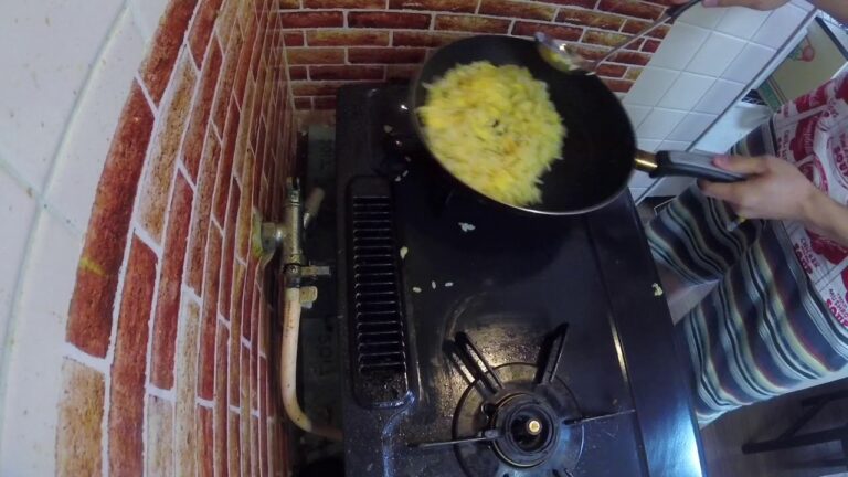 素人がテフロンフライパンでパラパラ炒飯に挑む