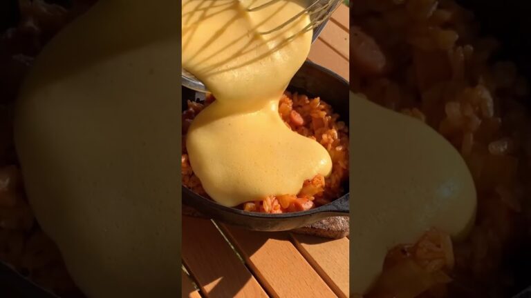 卵メレンゲにしてふわふわのオーブン焼きオムライス。#shorts #camping #cooking