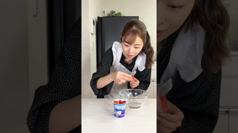 まるごといちごヨーグルトゼリー♪ダイエット中の幸せおやつ