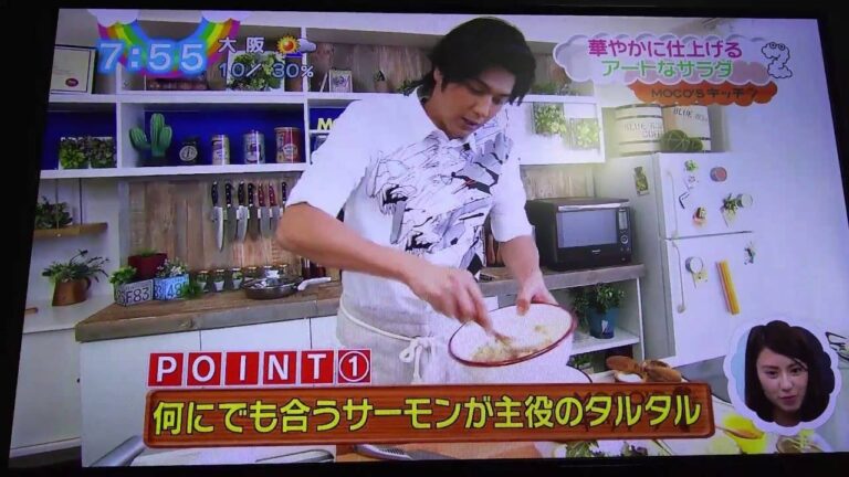 もこみち流　サーモンのタルタルとリーフサラダ　シャレすぎててボリューム極小・・・