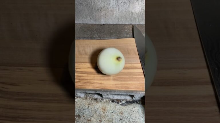 【キャンプ飯】簡単混ぜるだけ、丸ごと玉ねぎスープ【メスティンレシピ】 #shorts #short #howto #玉ねぎレシピ