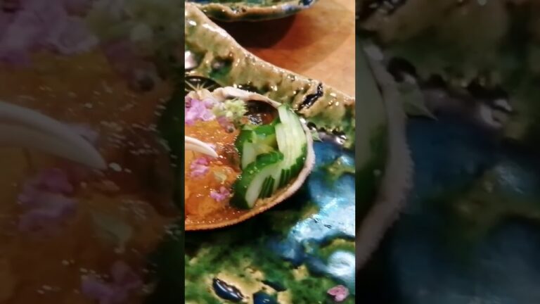このときには、珍しい！香箱蟹。身をほぐして、三杯酢ジュレに!柚子を振りかけ蟹の旨味を引き立たせる!#きらく亭 #instagram #きらく大将チャンネル #youtube