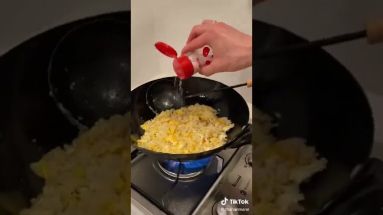 外パリッ中プリッの海老レタス炒飯🍤🍚 #一人暮らしごはん #炒飯 #男飯