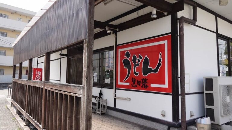 30年来変わらない味にああ安心！コスパ最強の肉うどんとかしわおにぎり【うどん黒田藩（那珂川店）】（福岡県那珂川市）