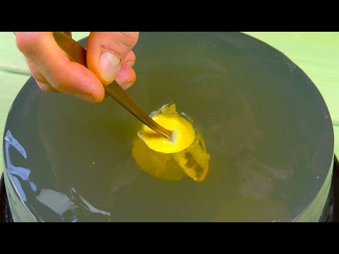 魔法みたい！スプーンを挿すと最上級に美しい秋のケーキがお目見え