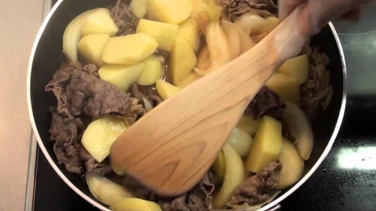 肉じゃがの作り方（ホクホク肉じゃが） - How to make nikujaga.