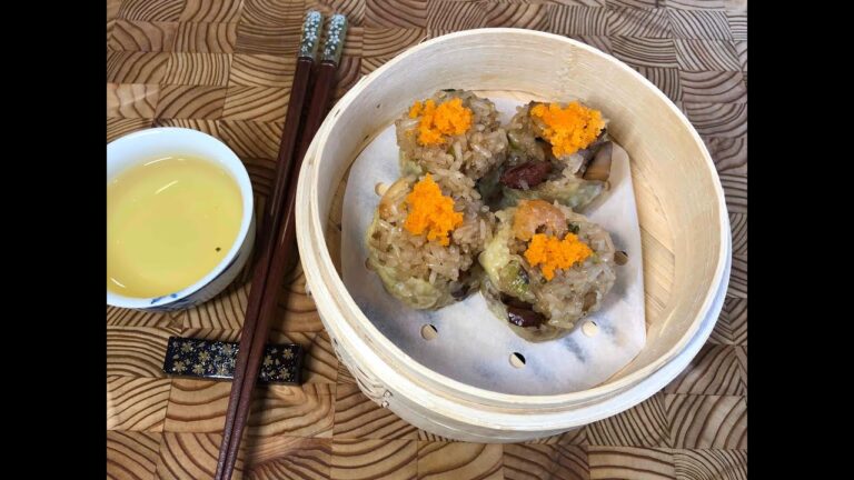 [臘味糯米燒賣]-傳統美點，造型別緻，風味獨特，惹味可口，軟糯可口而帶韌性，臘味甘香，蝦米🦐鮮味，香菇粒爽口，營養風味好，腰果仁松化香口味，蝦子🦐爽而美觀，是一款色香味型俱全點心。