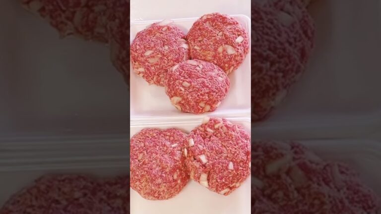 玉ねぎ炒めず混ぜるだけの簡単な「煮込みハンバーグ」！ハンバーグのタネに熱は禁物でーす！メイラード反応については「第6話の肉じゃが編」で少し話してます！