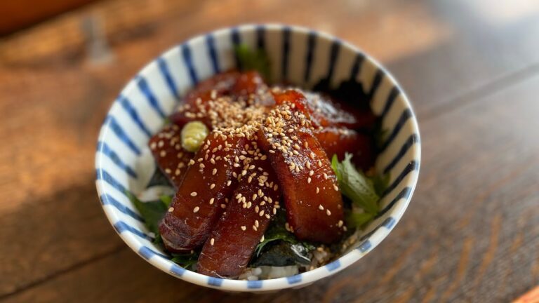 びんちょうまぐろの漬け丼！ワンコインでちょっとだけ豪華なランチを…