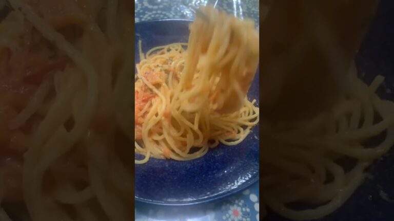 フレッシュトマトのパスタってここまで鮮烈な旨味を感じるの！！飛ぶほど美味い!