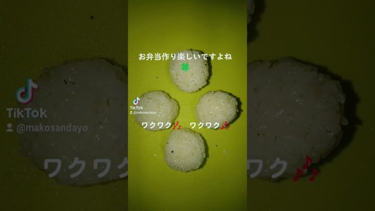 お弁当持ってお出かけしたい今日この頃です🍀#お弁当#海苔とふりかけおにぎり#カニカマチーズ#チクワキュウリ#卵焼き#ブロッコリーと椎茸のクレイジーソルト焼き#エノキバター
