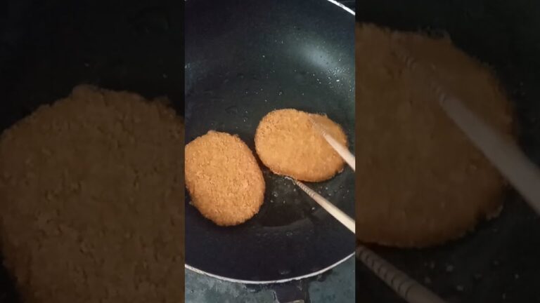 フライパンで既存のコロッケ焼く　日本　एक फ्राइंग पैन में क्रोकेट्स सेंकना जापान　Bake croquettes in a frying pan Japan