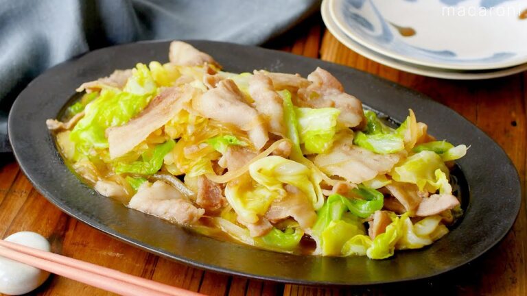 【豚バラとキャベツと玉ねぎの甘辛炒め】にんにくとしょうがの香りが食欲をそそる♪