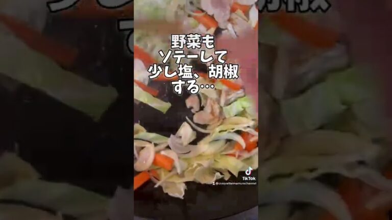簡単オム焼きそば【一工夫で体育会系のお子様大喜び🙌】　#short  #オムそば　#焼きそば