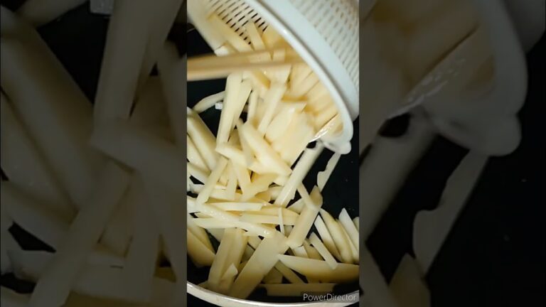 じゃがいもとピーマンとソーセージだけ🥔🫑カレー粉味だよ#shorts