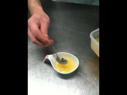 キャベツプリンの仕上げはリンゴゼリー