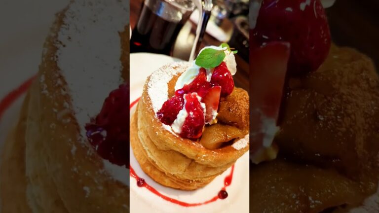 【星乃珈琲店】キャラメルりんごと苺！？ダブル主役が豪華に彩るパンケーキって。。。ふふふ【キャラメルりんごと苺のスフレパンケーキを食べて来た】 #shorts