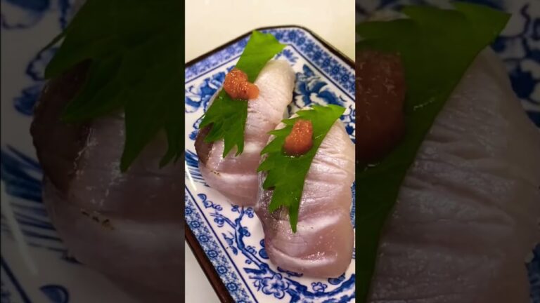 【炙りのブリの握り】🍣 #sushi #follow #japan #shorts #fish #जापानी खाना  #सुशी #스시　#fire #yellowtail