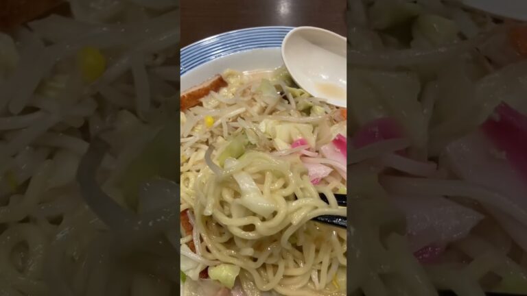 【チャンポン】リンガーハットの野菜たっぷりチャンポンに○○をフリフリしたら最高すぎた  #shorts #グルメ #長崎チャンポン #ヘルシー