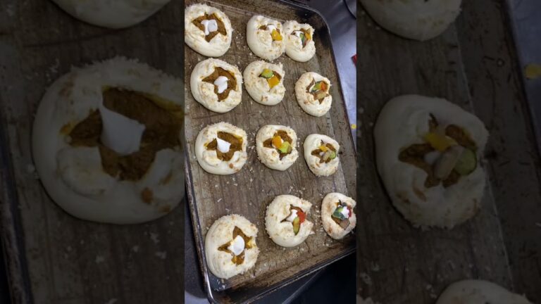 焼き立てパンの工程　夏野菜とキーマカレー