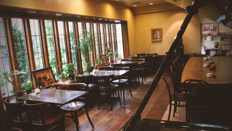 喫茶店で食べる懐かしのナポリタン【料理】