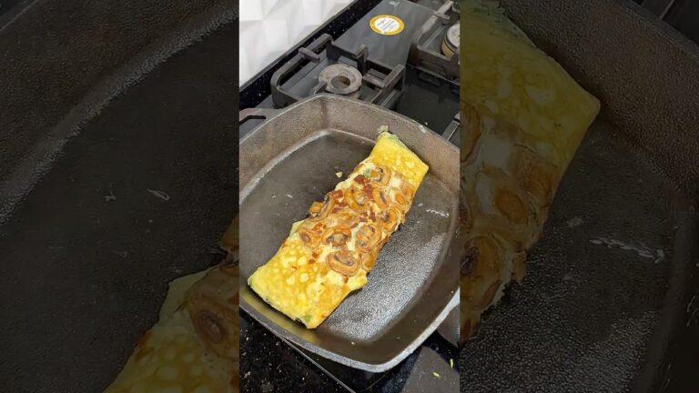 I Added Mushrooms to My Omelette 🤯🍳 #musttry #omlette #food #recipe #shorts #viral