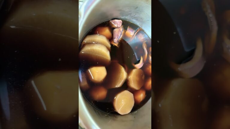 明日のおかず！美味しそう！良いイカが手に入ったためイカ🦑大根、じゃがいも🥔炊いたのん。イカの旨味が素晴らしい！　#料理