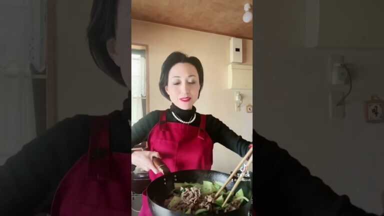 牛肉とタケノコ、青梗菜、黒胡麻炒め