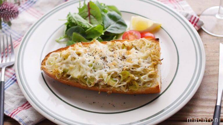 こんがり香ばし！「長ねぎとしらすのガーリックトースト」のレシピ・作り方