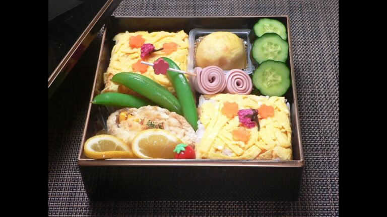 豆腐のパックを使えば、簡単に押し寿司が作れます#今日のお弁当 #寿司 #弁当 #魚肉ソーセージ #油揚げレシピ #lunch #lunchbox #sushi #容器 #活用術 #再利用