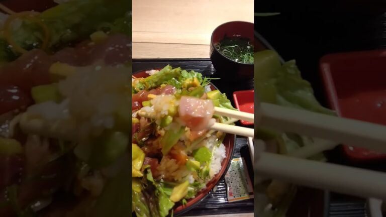 アボカドと合わせると旨かった海鮮ユッケ丼