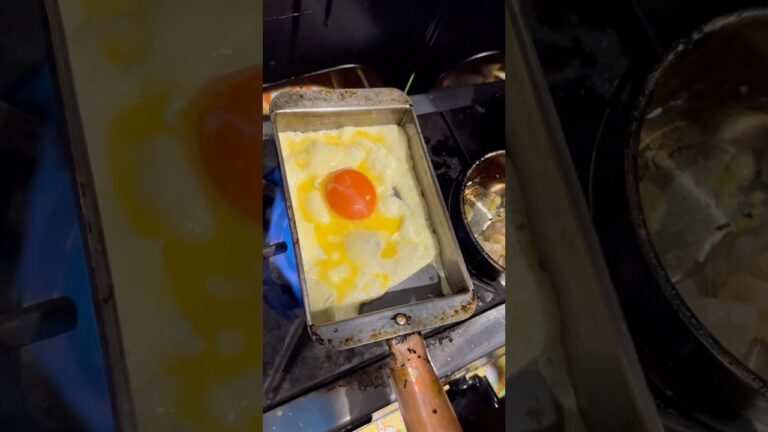 半熟卵入りだし巻き卵 Raw Japanese Rolled Omelette 居酒屋 月盗 大阪グルメ