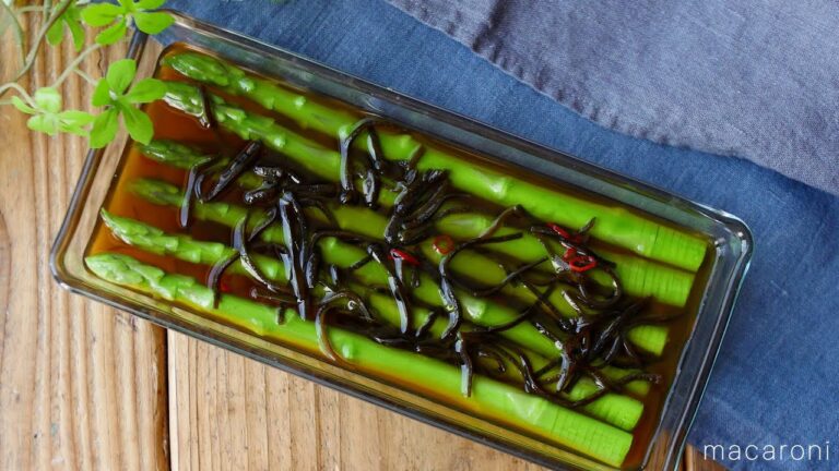 【アスパラ浅漬け】塩昆布で味きまる！漬け込むだけ♪｜macaroni（マカロニ）