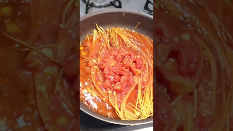 イタリア🇮🇹で話題の【暗殺者のパスタ】桃屋の美味しいやつ使って作ってみた。#shorts #暗殺者のパスタ #アレンジレシピ