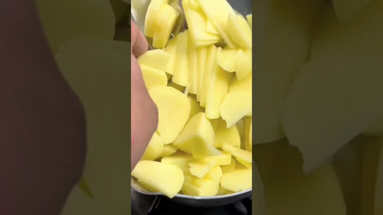 ひんやりした朝にほっこり温まるじゃがいものポタージュはいかがですか？