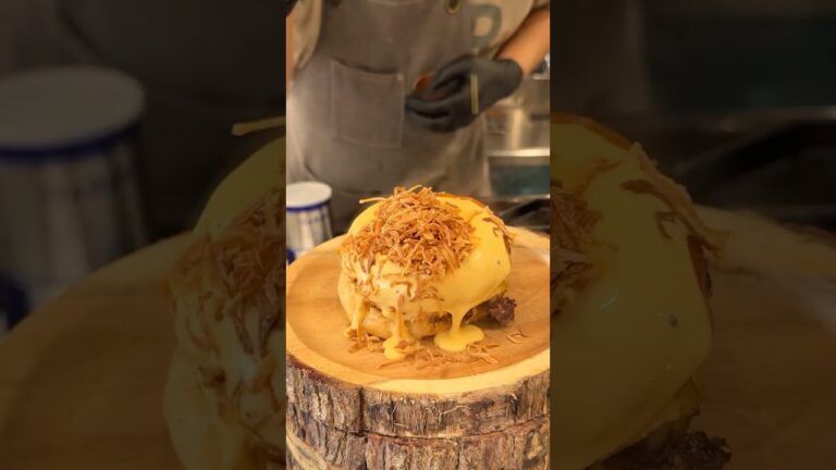 大量のチーズがあふれ出すスマッシュバーガー！新作「ギガビアチーズバーガー」の作り方【PERFECT BEER LABO（パーフェクト ビア ラボ）】 #japanesefood