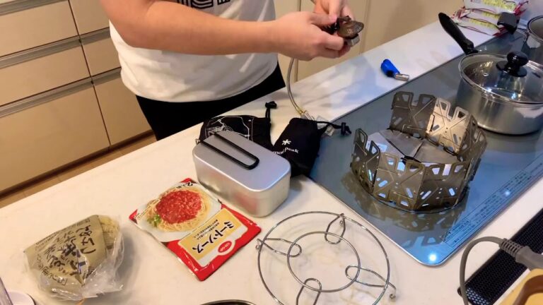 【キャンプ飯】メスティンを使ってミートソースとワンタンの皮でラザニアを作る動画