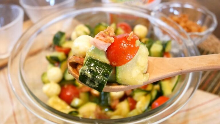 スプーンで食べる夏野菜のゴロゴロサラダは口の中で踊りだす美味しさです【簡単料理】