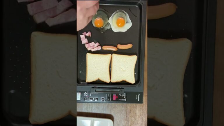 簡単ワンプレートで朝ごはん／Panasonicホットプレート／食パン／たまご／ベーコン／ウィンナー焼くだけレシピ／休みの日