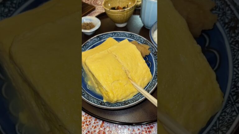 たまご10個は使ってそうな巨大だし巻き卵🥚 #shorts #東京グルメ #japanesefood #和食 #eggs
