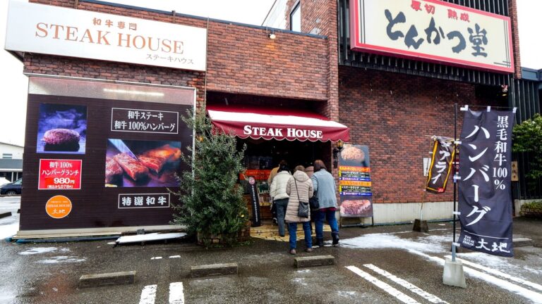 爆売れハンバーグ！和牛ステーキ！驚異的人気を誇る老舗洋食店のイケイケ店主が凄い丨Japanese Wagyu Beef Steak