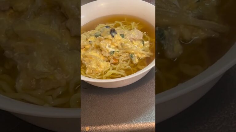 #Shorts 豚肉ときくらげが入ったもやしあんかけ卵ラーメンの作り方！！