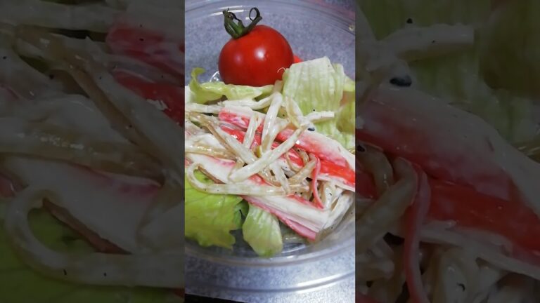 カニカマもやしサラダ　もやしのごま和えとマヨネーズで和えて