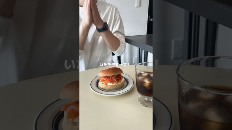 サーモンとクリームチーズのベーグルサンドな朝ごはん。#男子ご飯 #料理男子 #料理勉強中 #おうちごはん #クッキングラム #自炊男子 #よるごはん日記 #暮らしを楽しむ