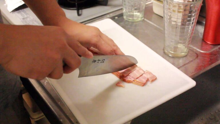 ベーコンを等間隔に切る