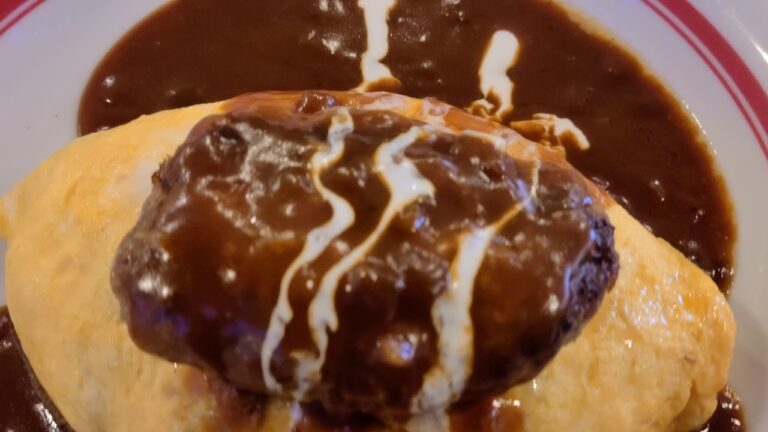 ハンバーグのハヤシソースオムライス
