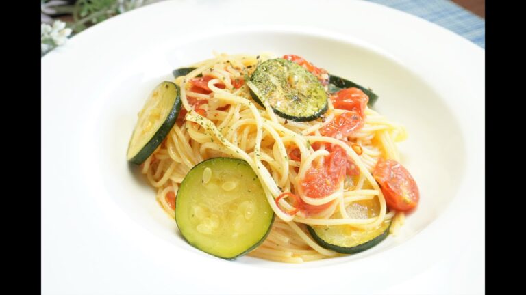 ズッキーニとミニトマトのオイルソースパスタ🍝トロトロズッキーニとミニトマトのフレッシュ感がたまらない飽きの来ない味わい✨#shorts #簡単レシピ #飯テロ #料理動画 #パスタ