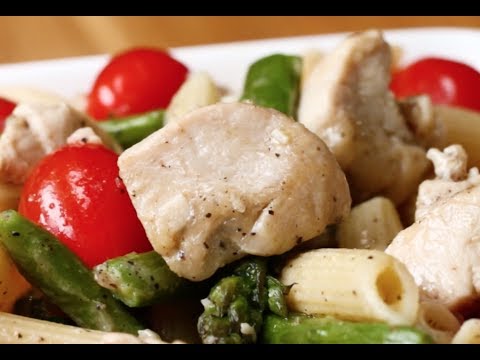 お鍋ひとつで☝️チキンとトマト、アスパラのペンネ