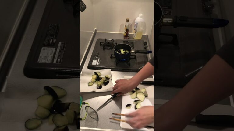 ナスの素揚げを作る